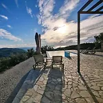 Vila Seeview And Mountain View Grizokambos
