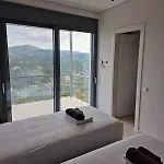 Seeview And Mountain View Vila Grizokambos