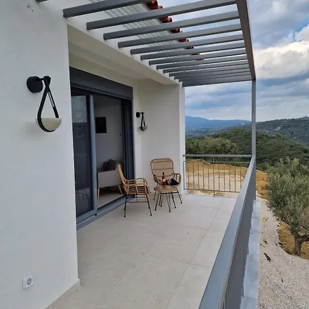 Seeview And Mountain View
