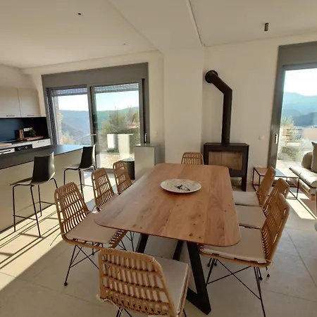 Seeview And Mountain View Villa