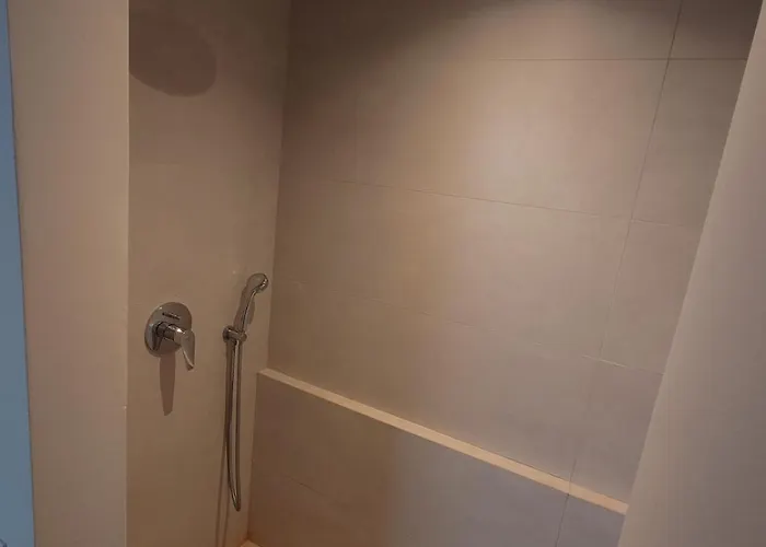 Seeview And Mountain View Γκριζόκαμπος