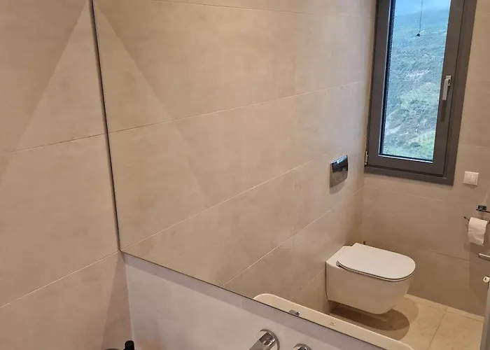 Seeview And Mountain View