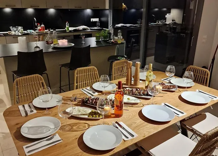 Seeview And Mountain View