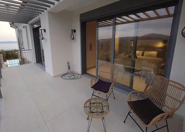 Seeview And Mountain View Villa Grizokambos