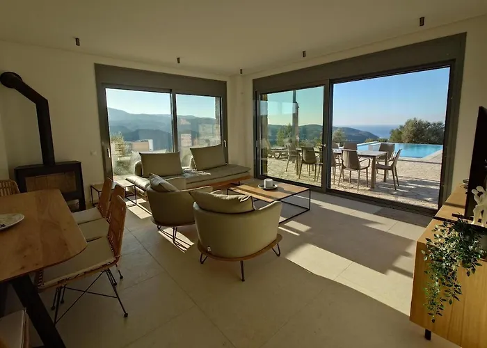 Seeview And Mountain View