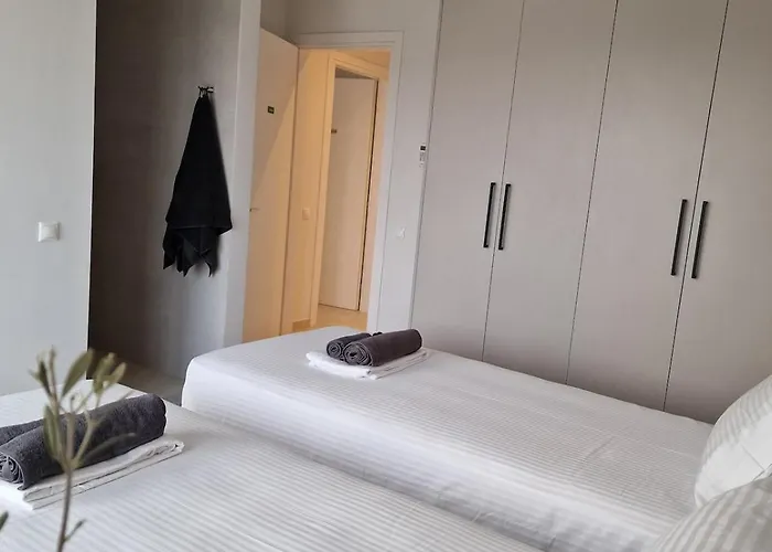 Seeview And Mountain View Γκριζόκαμπος