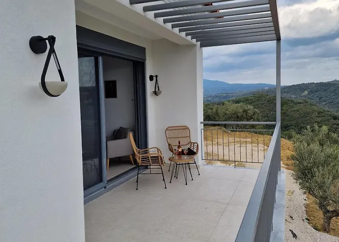 Seeview And Mountain View