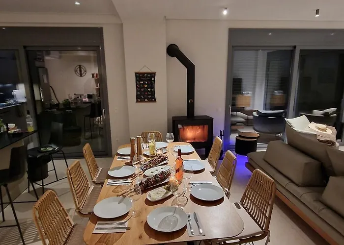 Seeview And Mountain View *