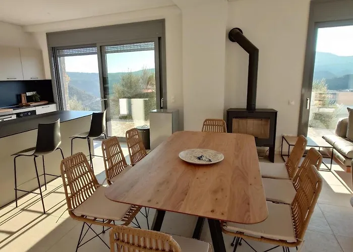 Seeview And Mountain View Villa
