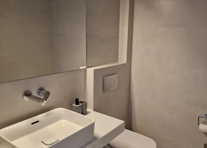 Seeview And Mountain View Γκριζόκαμπος