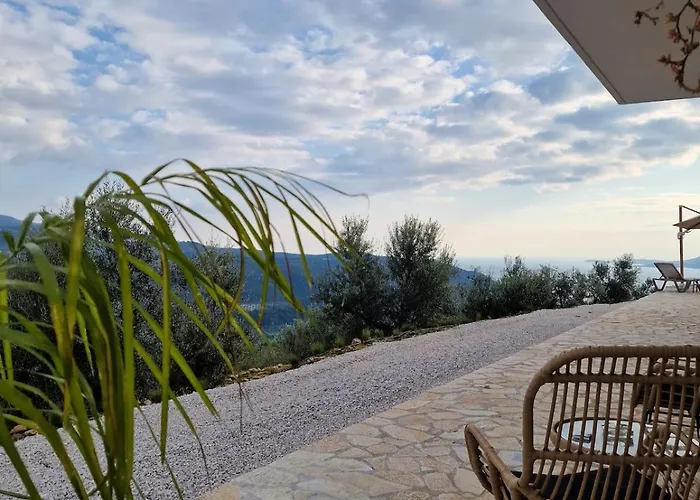 Seeview And Mountain View Villa Grizokambos